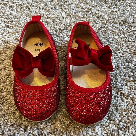 H&M Flats - Picture 1 of 2